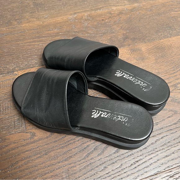 Black L’Intervalle Sandals - Picture 10 of 10